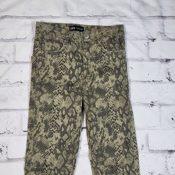 ZARA Gray Black High Waisted Python Snake Print Skinny Jean Size 2 - Picture 3 of 4